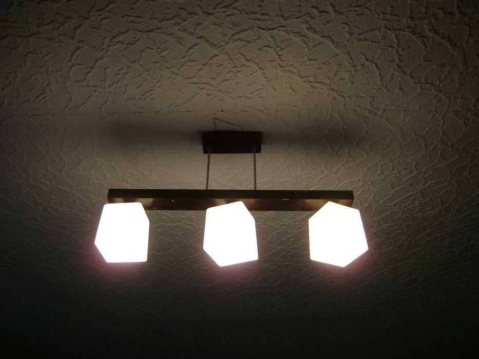 Żyrandol z żarówkami wys.30 cm szer.55 cm