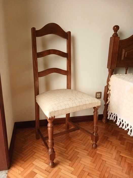 Vendo roupeiro e camas