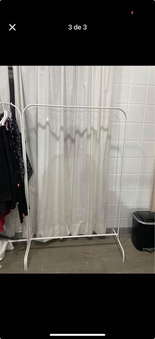 Expositor de roupas simples