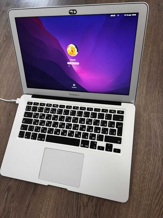 MacBook Air 13" 2017 (Intel i5 / 8 GB / SSD 256 GB) + оригінальна зарядка