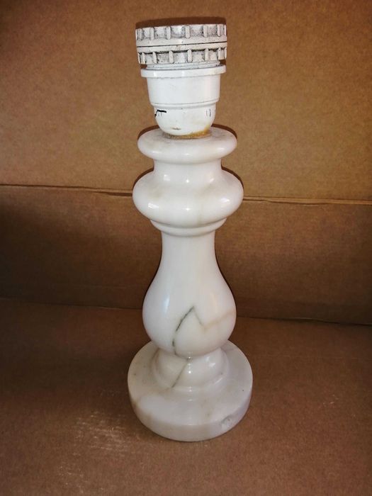 Candeeiro antigo em alabastro