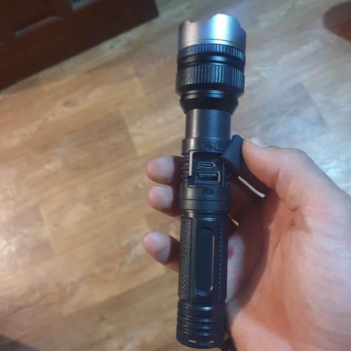 Продам отличный тактический фонарь