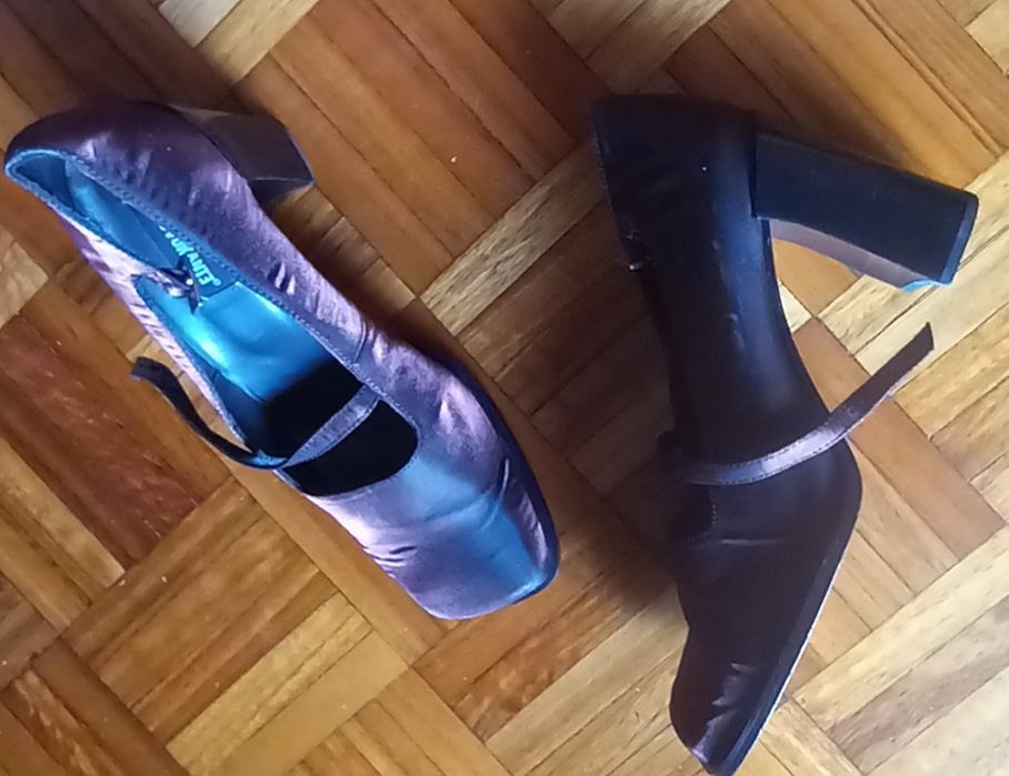 Sapatos clássicos quase de graça.