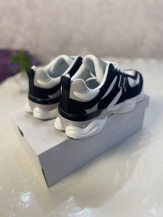 Чоловічі кросівки