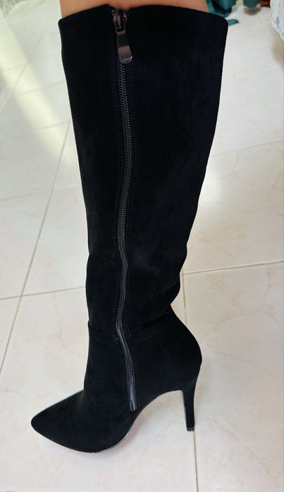 Botas cano alto pretas - pele de pessego (37)
