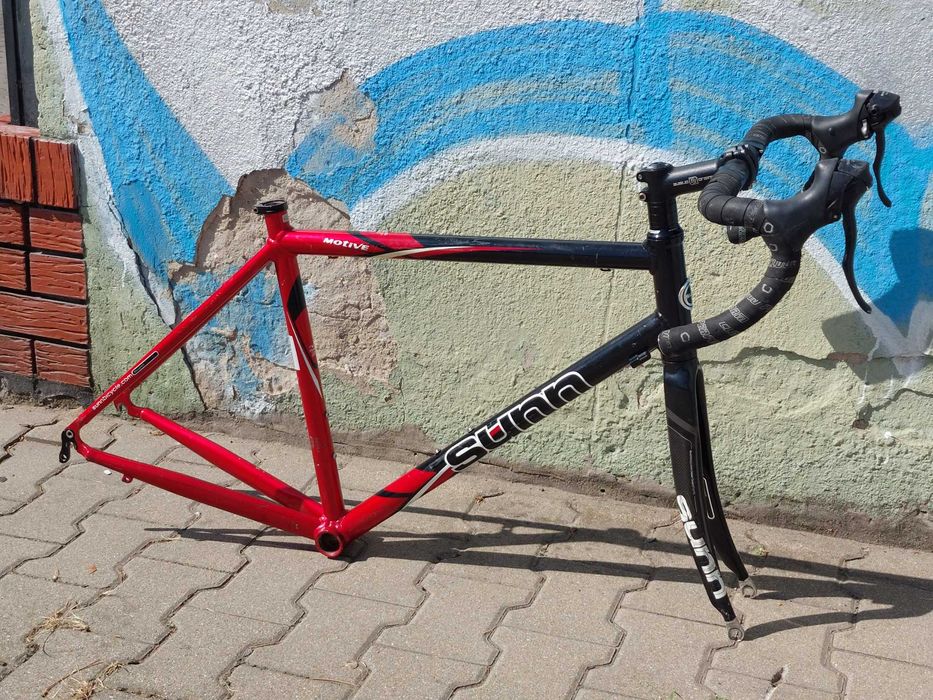 Sunn Motive frameset szosowy alu + carbon z kierownica i klamkomanetkami