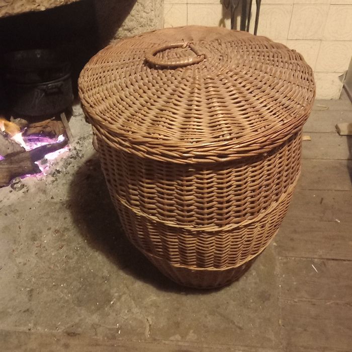Cesto antigo em verga