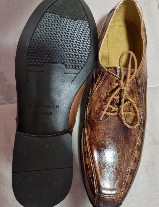 Buty lakierowane rozmiar 41 Nowe )