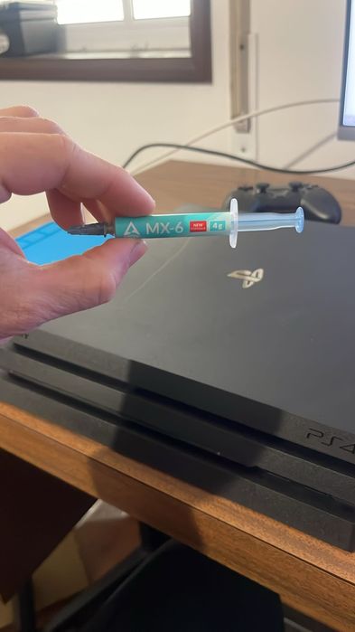 PS4 Pro 2TB (firmware 11.00, ler descrição)
