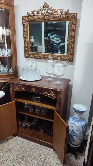 Antigo móvel bar/licoreiro