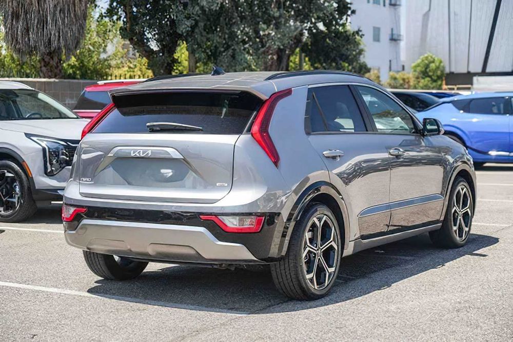 Kia Niro EX Hybrid      2023