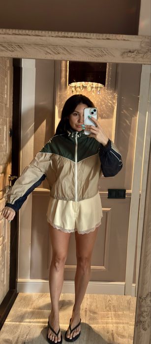 Ветровка Zara с капюшоном