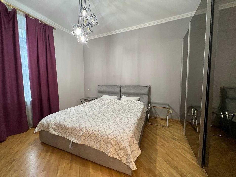 Продаж 2к.квартири 110м2  вул. Хрещатик 15, Пасаж