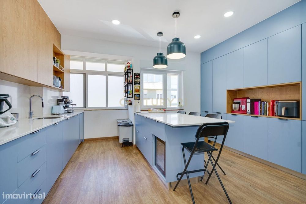 Apartamento T3 | São João do Estoril | 2º Andar | Renovado | 120m² | 2