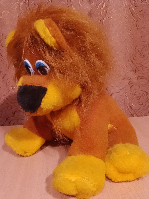 М'яка іграшка: левеня.