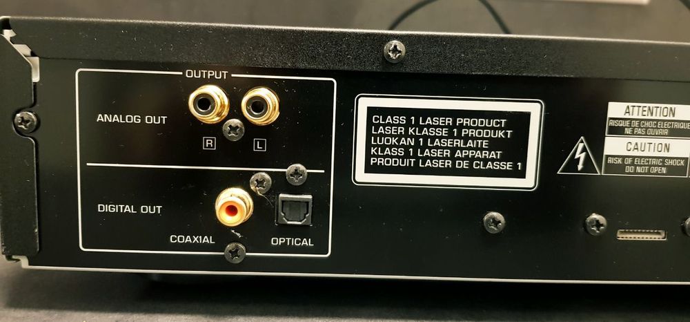 Yamaha CD-S300-CD проигыватель.