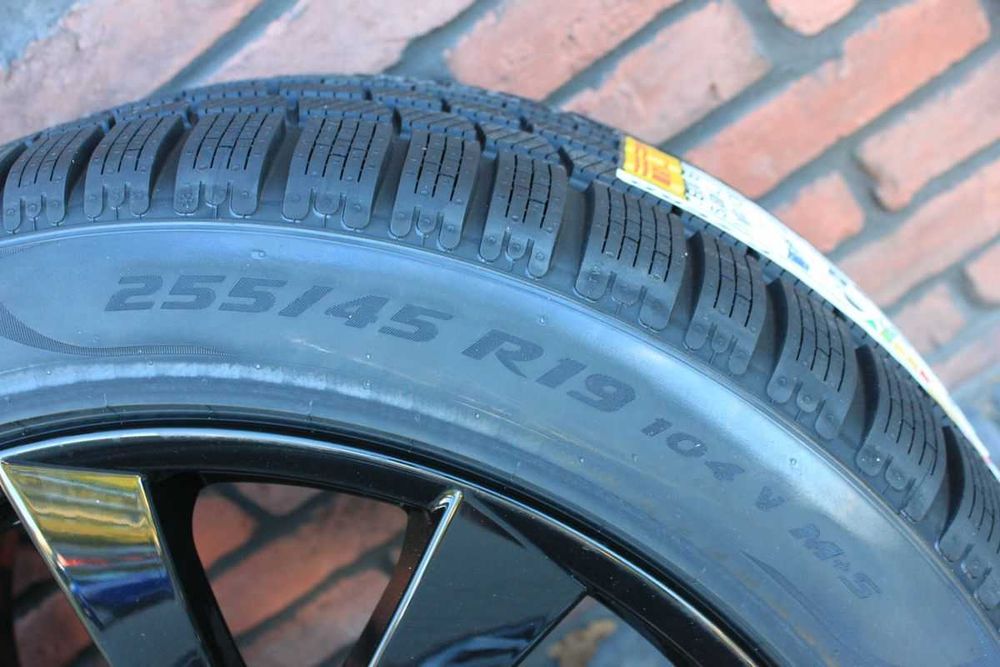 TESLA Y KOŁA ZIMOWE 19" Czarne + Pirelli P ZERO Winter Nowość