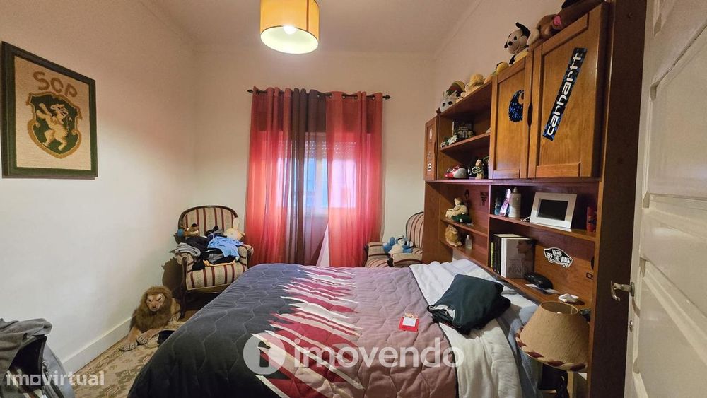Prédio urbano, com três T4 e garagem, em Asseiceira, Tomar