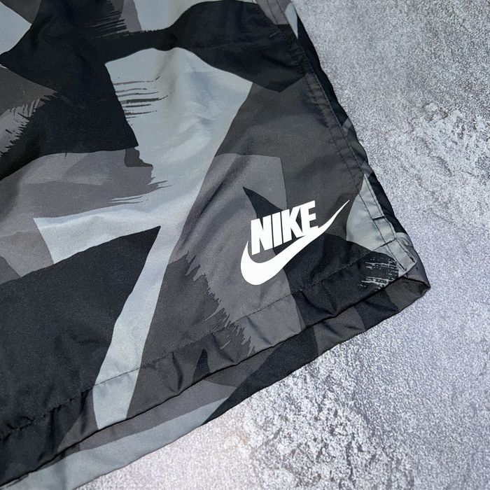 Спортивні шорти Nike M розмір оригінал новий стан , камуфляж