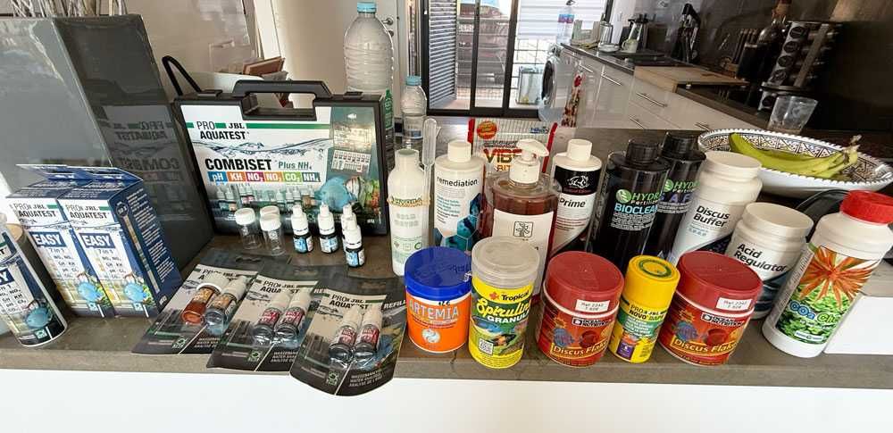 NOVO PREÇO - 400€ - Equipamento para dois aquários e muitos produtos extra