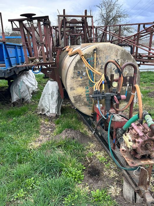 Продам причіпний оприскувач