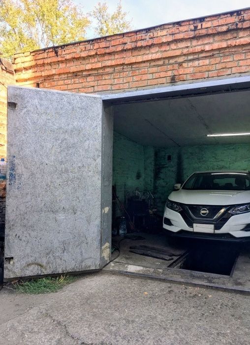 Цегляний гараж в Центрі з документами