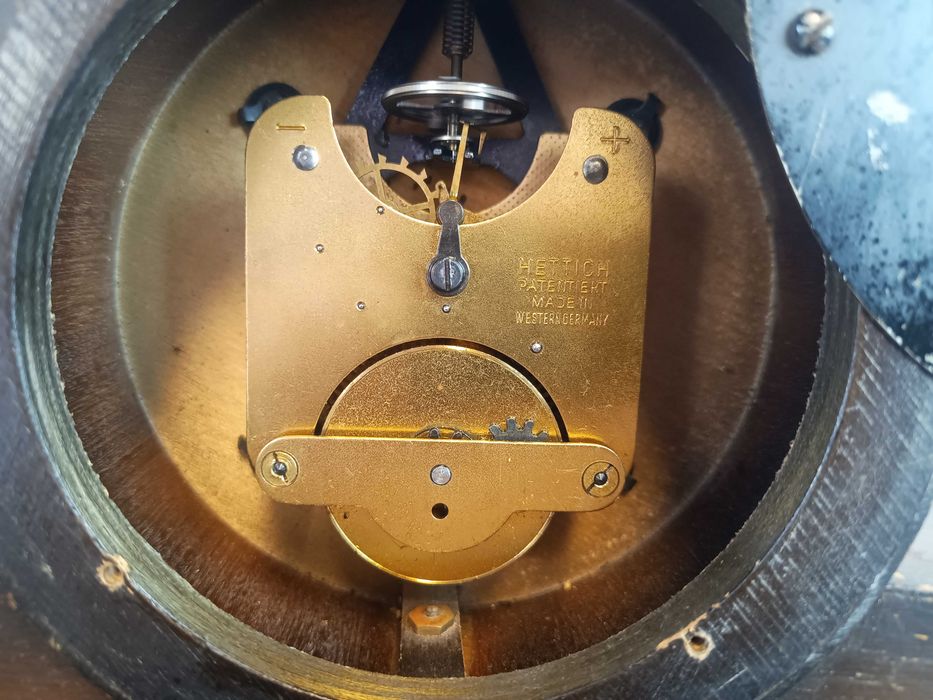Kominkowy zegar mechaniczny