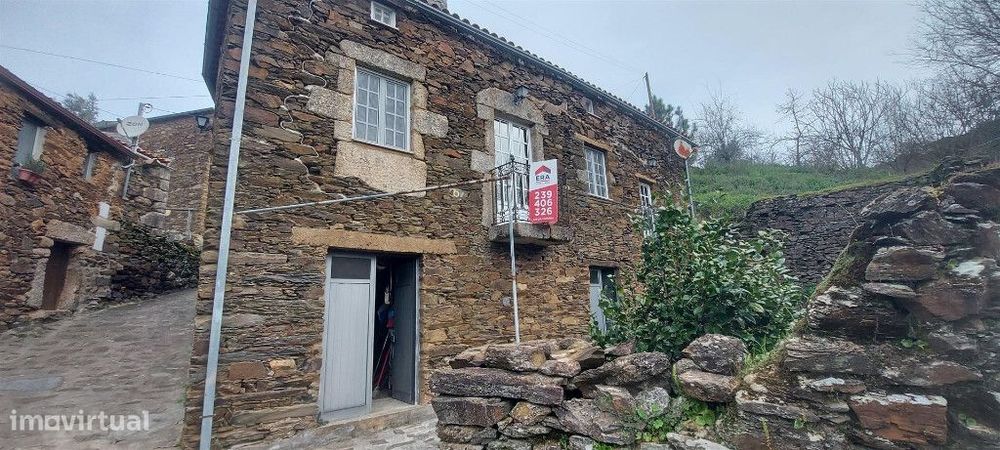 Moradia Isolada M5 com quintal em zona de Sandomil, Guarda