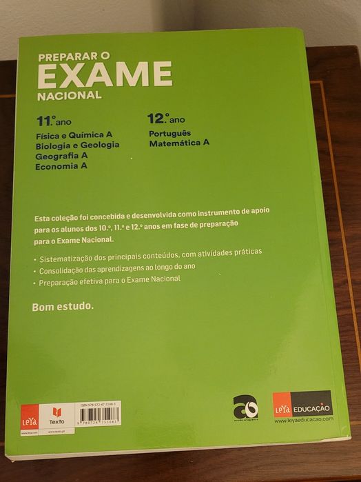 Livro de preparação exame nacional português