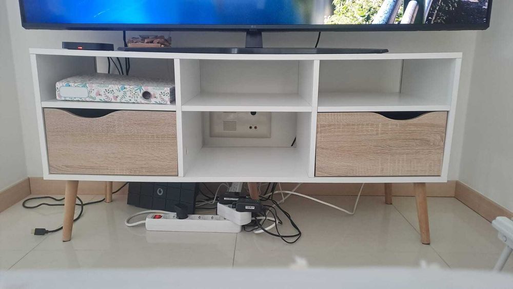 Móvel para sala com gavetas