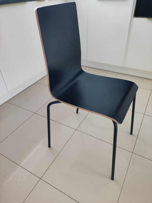 Czarne, drewniane krzesła z metalowym stelażem MARTIN  IKEA