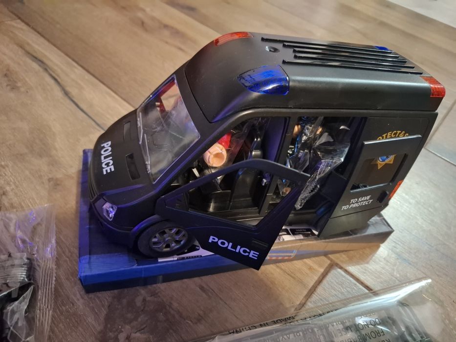 Samochód zabawka policyjny zestaw z motorem do złożenia
