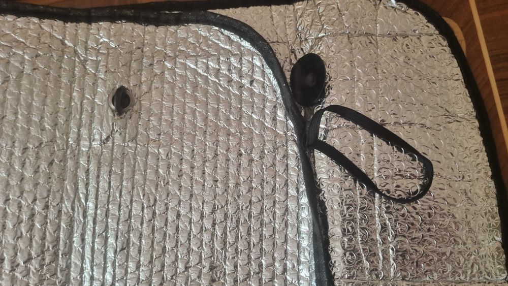 Автомобильная солнцеотражающая шторка