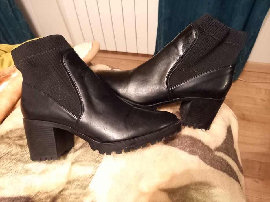 Zara Boots Size 39, Impeccable Condition64585090893058120