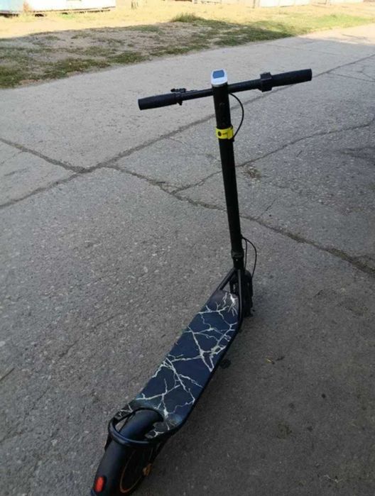 Продам электросамокат