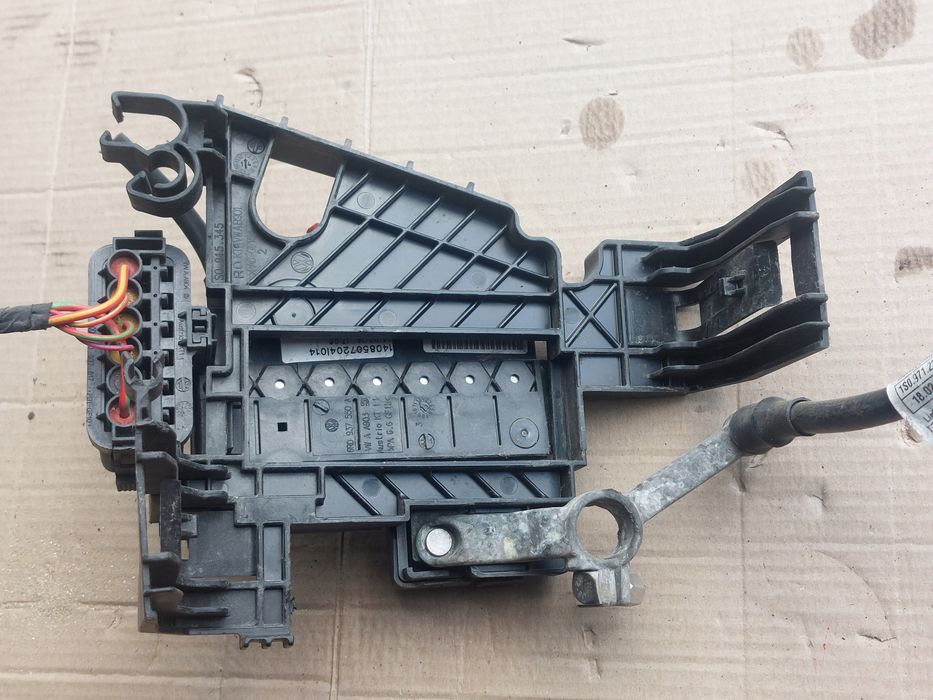 uchwyt skrzynki bezpieczników akumulatora skoda citigo vw up 1s0915345