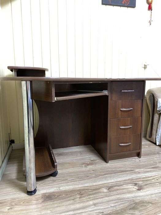 Стол компьютерный