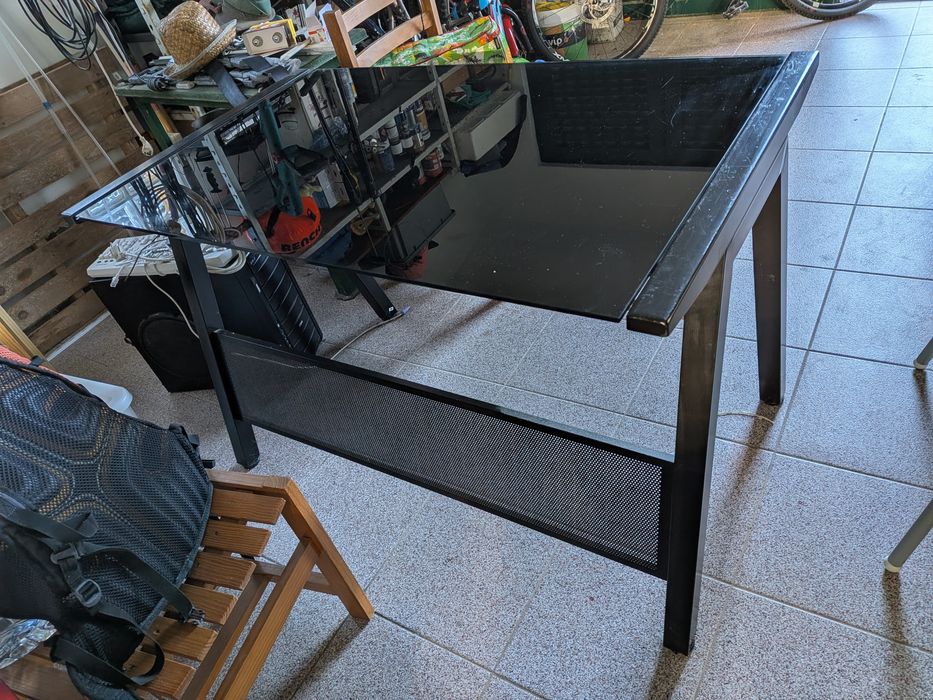 Secretaria de ferro e vidro preto