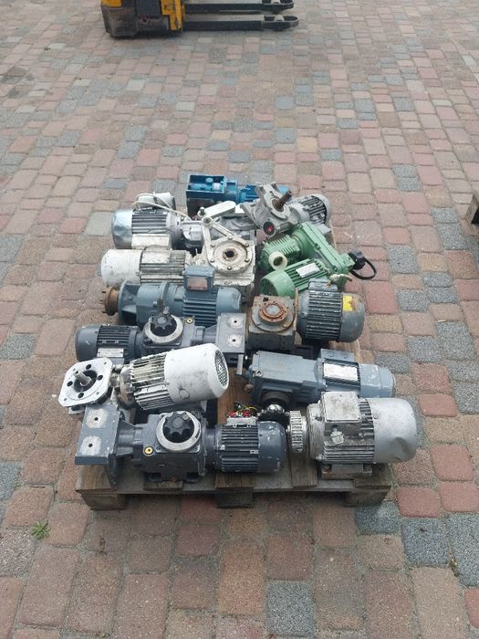 silnik elektryczny, silniki z przekładniami,różne moce i obroty.