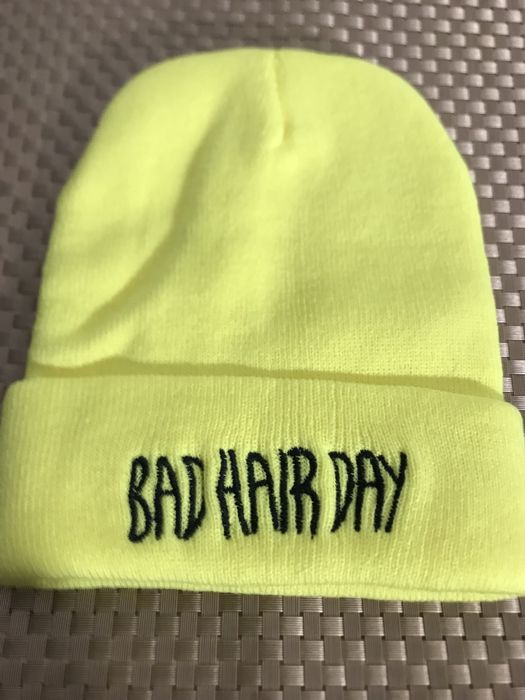 Czapka z napisem „BAD HAIR DAY” neonowy żółty - NOWA