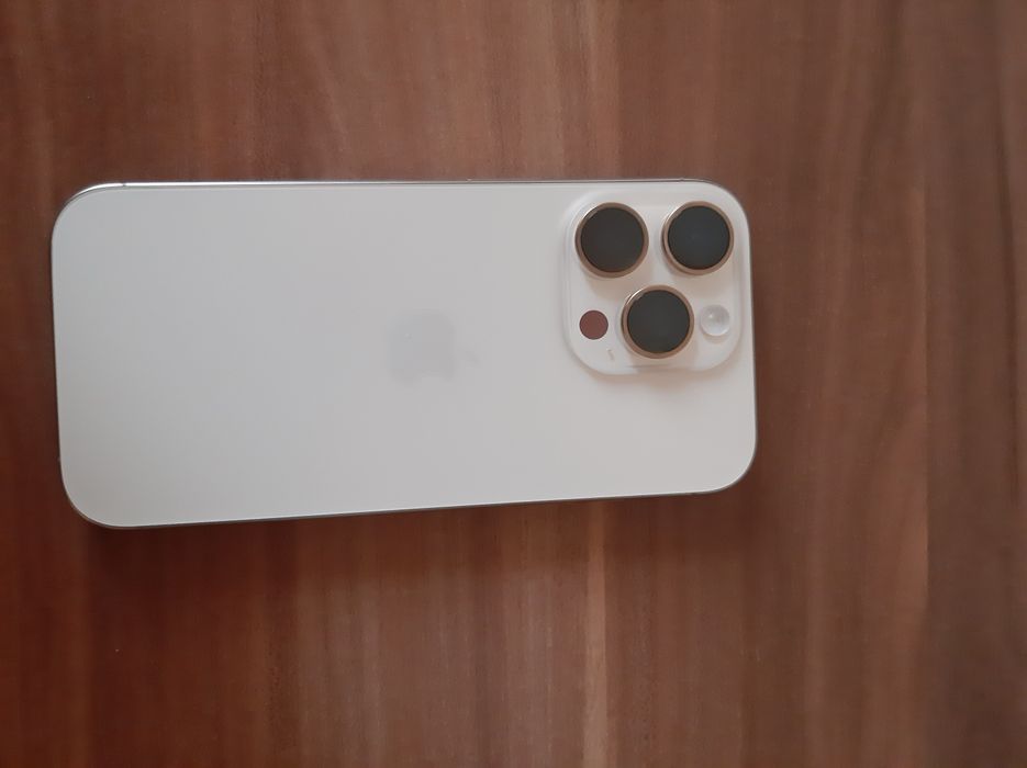 Iphone 16 pro Desert