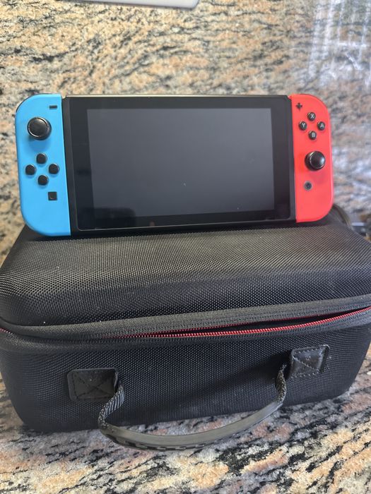 Nitendo switch ( com jogo , com carregador , cabo HDMI , comando , e mala para transportar a nitendo