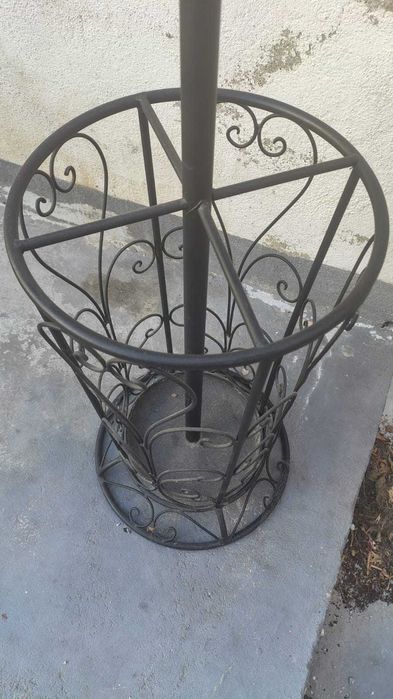 Bengaleiro / Cabidero porta chapéu de chuvas. Feito todo em metal.