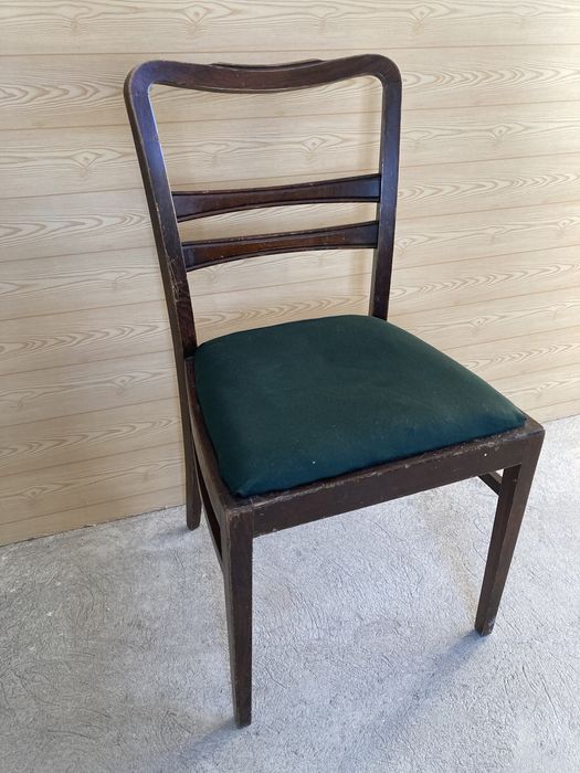 Krzesła gięte retro.