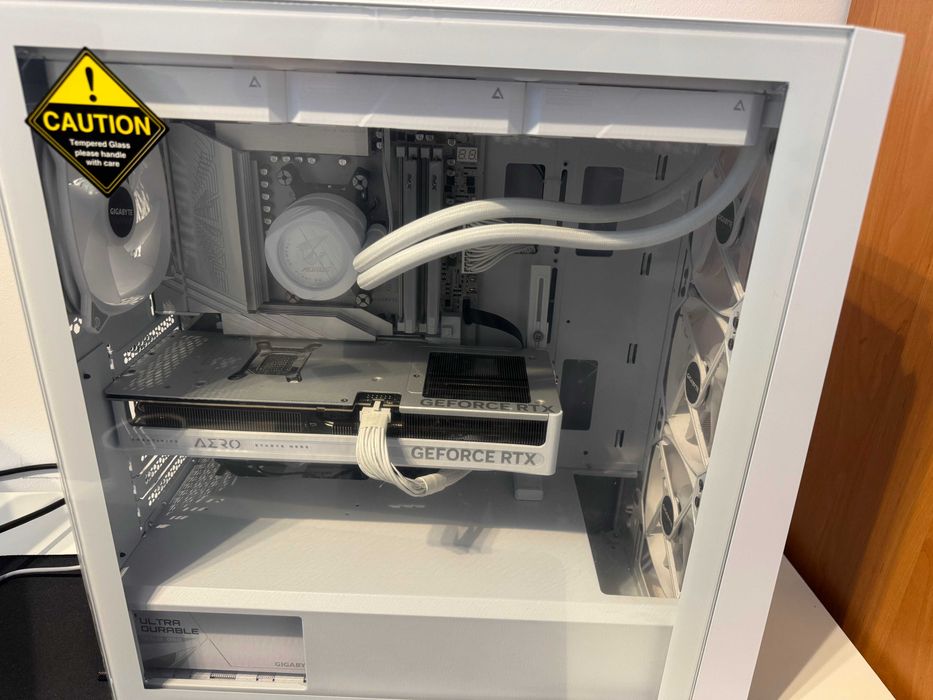 Komputer MAD DOG Powered by Gigabyte AORUS301WH