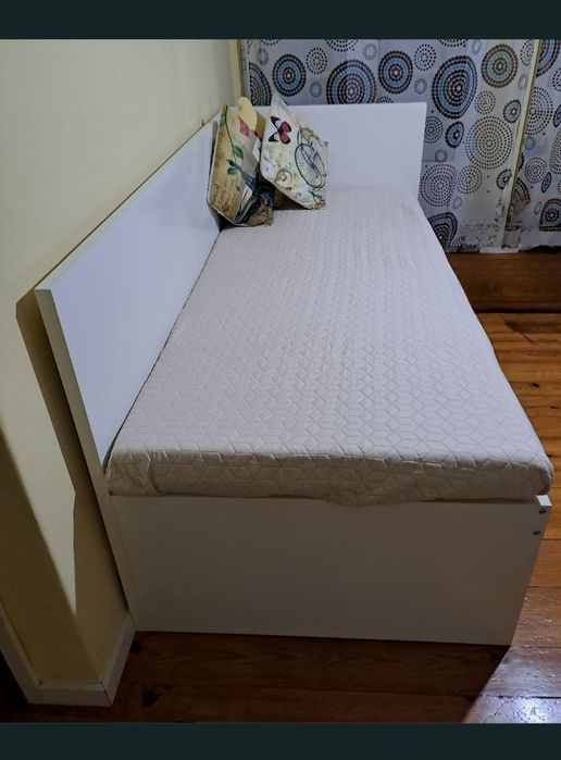 Cama de solteiro com colchão