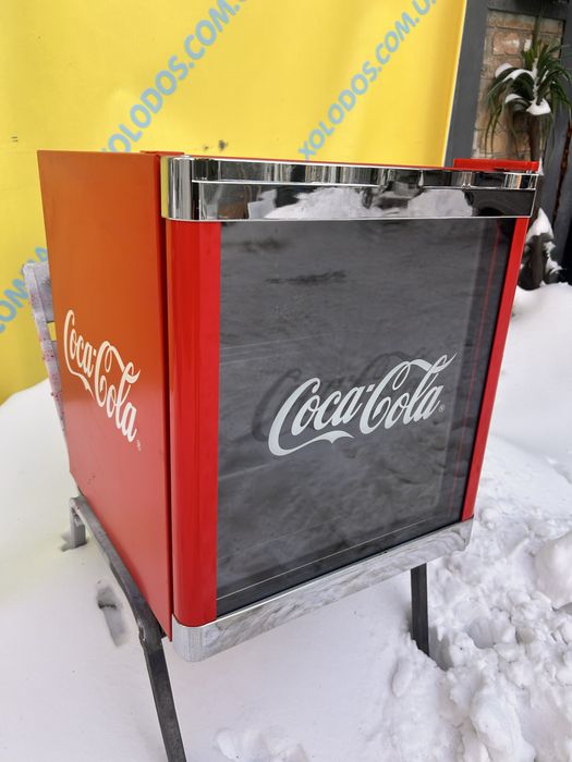 Барный холодильник  Витрина в кафе Ретро холодильник б/у