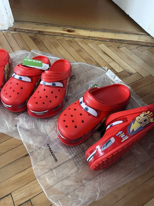 Крокси crocs mcqueen