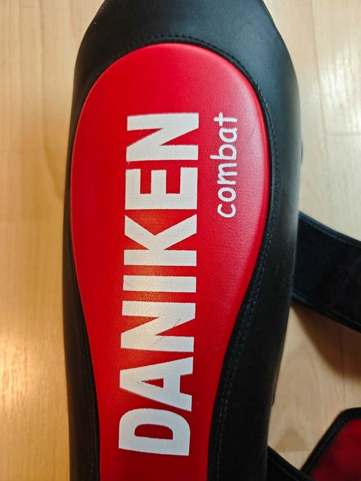 Ochraniacze goleni i stóp do kickboxingu/MMA Daniken