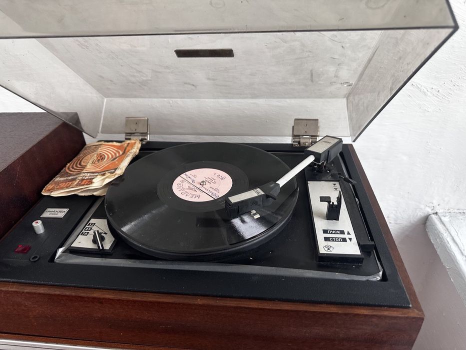 Продаж радіо техніки. Melodija stereo 104